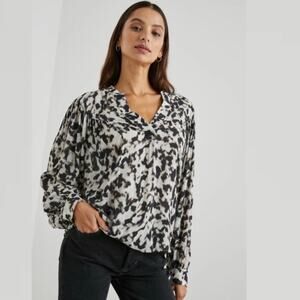 Rails fable blouse in blurred cheetah oversized peasant top size small